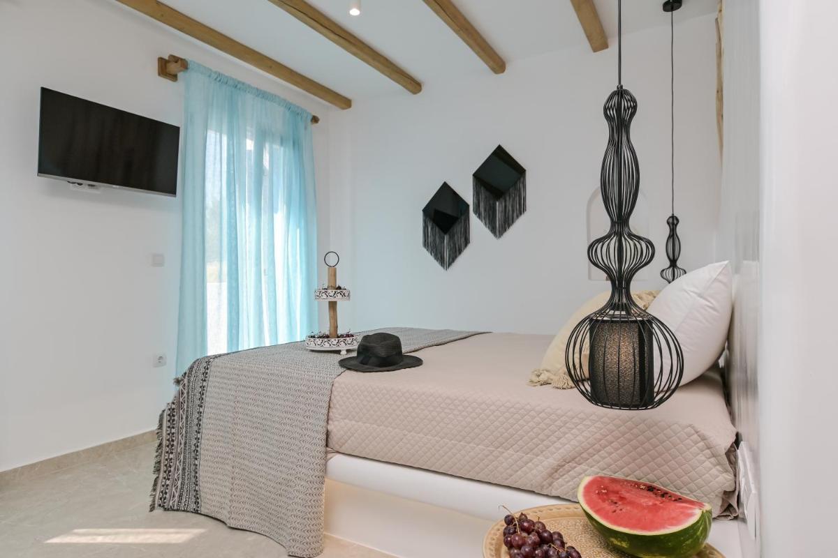 Alykes Studios & Suites