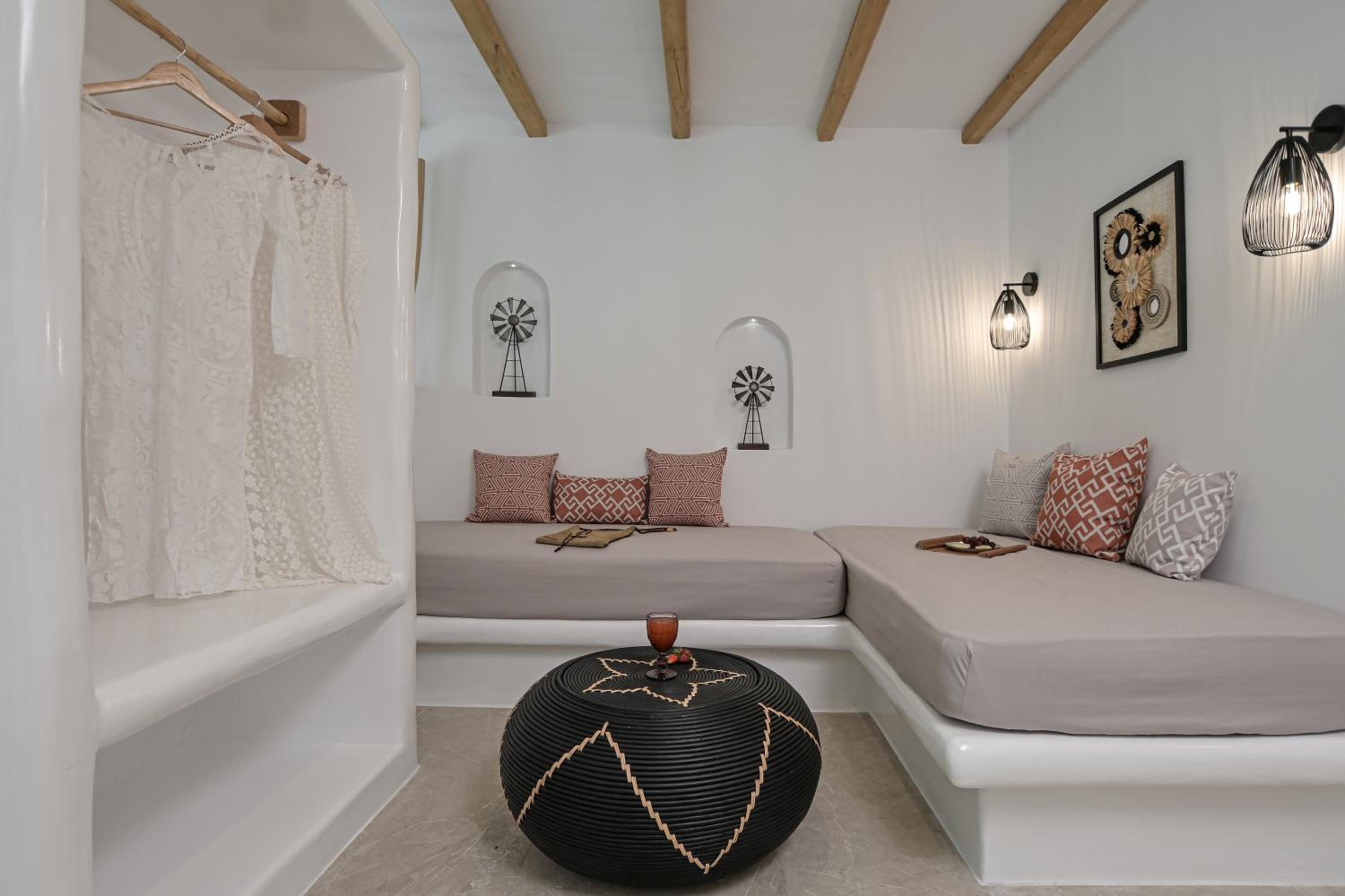 Alykes Studios & Suites