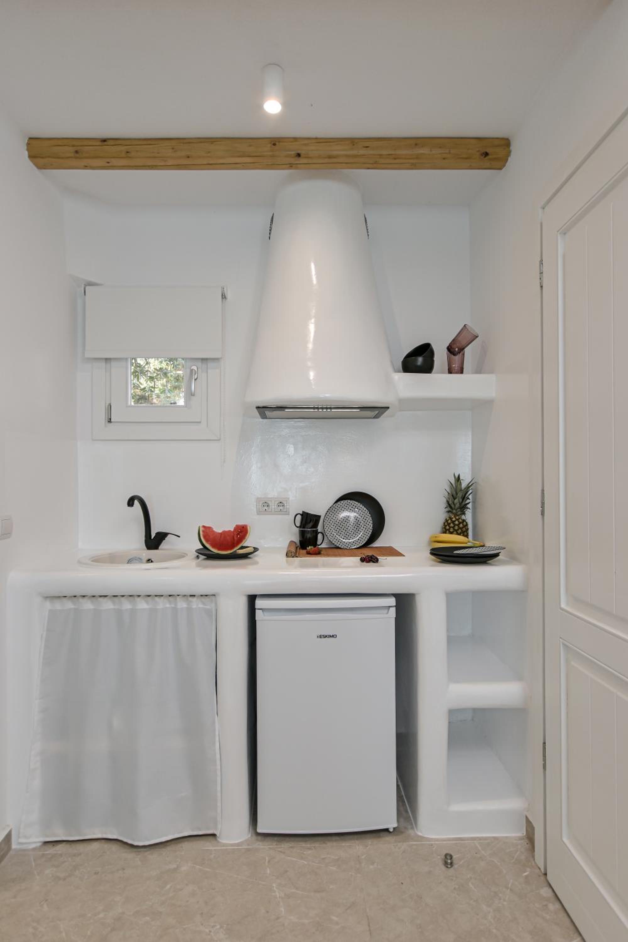 Alykes Studios & Suites