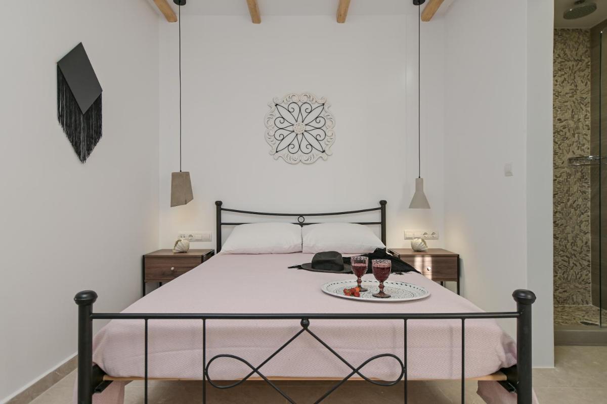 Alykes Studios & Suites