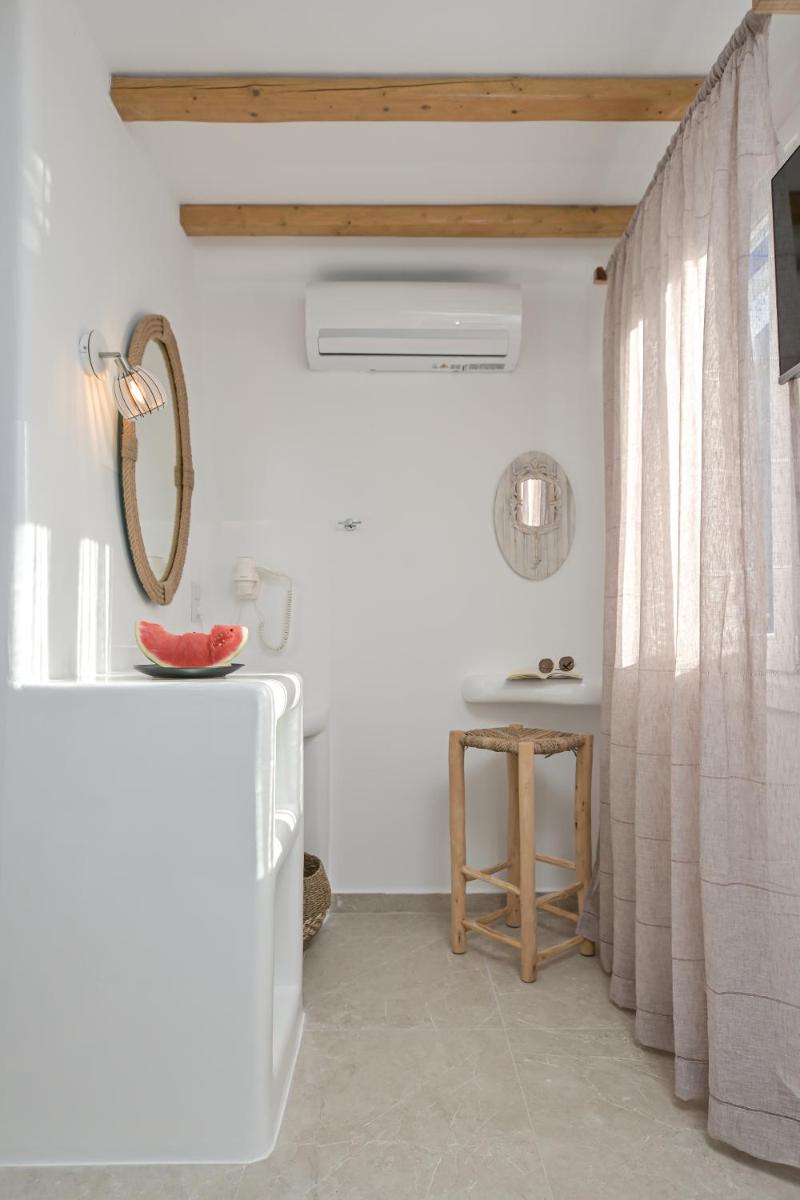 Alykes Studios & Suites