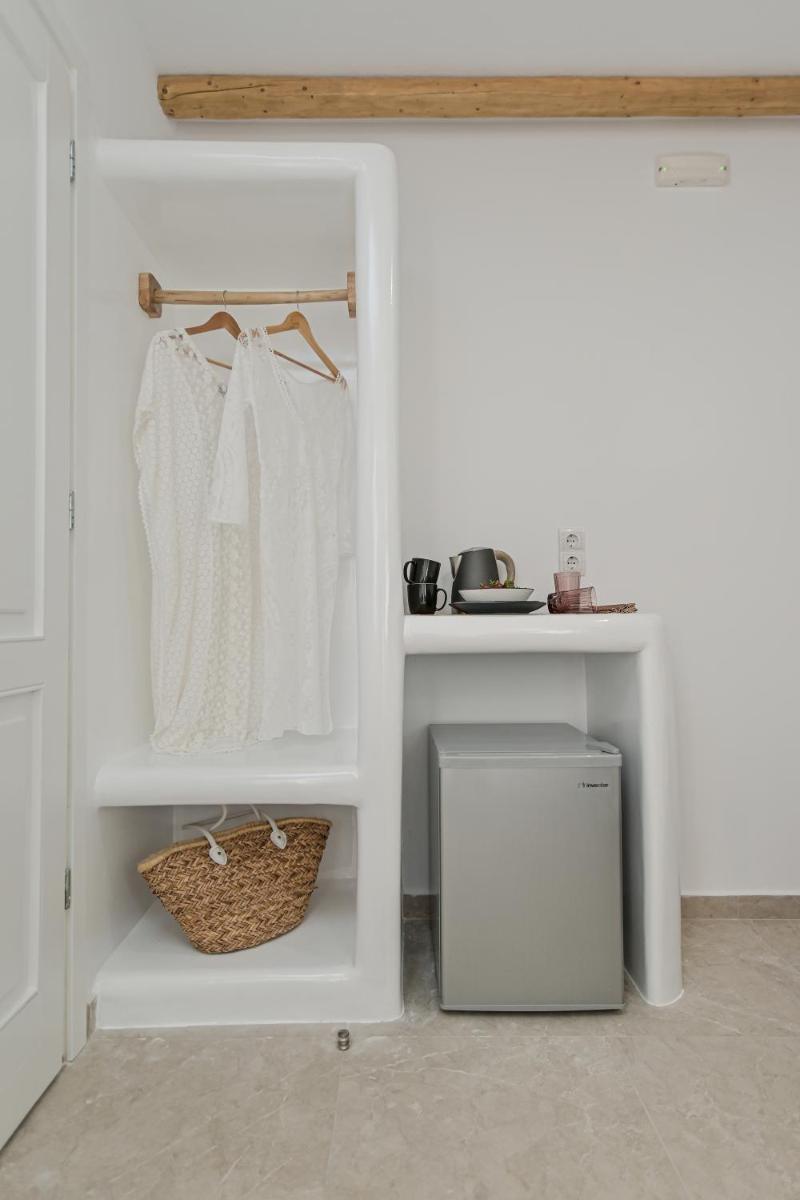Alykes Studios & Suites