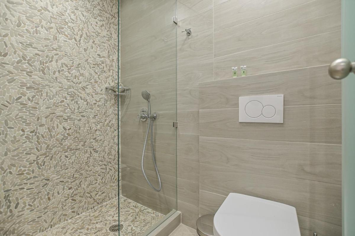 Alykes Studios & Suites