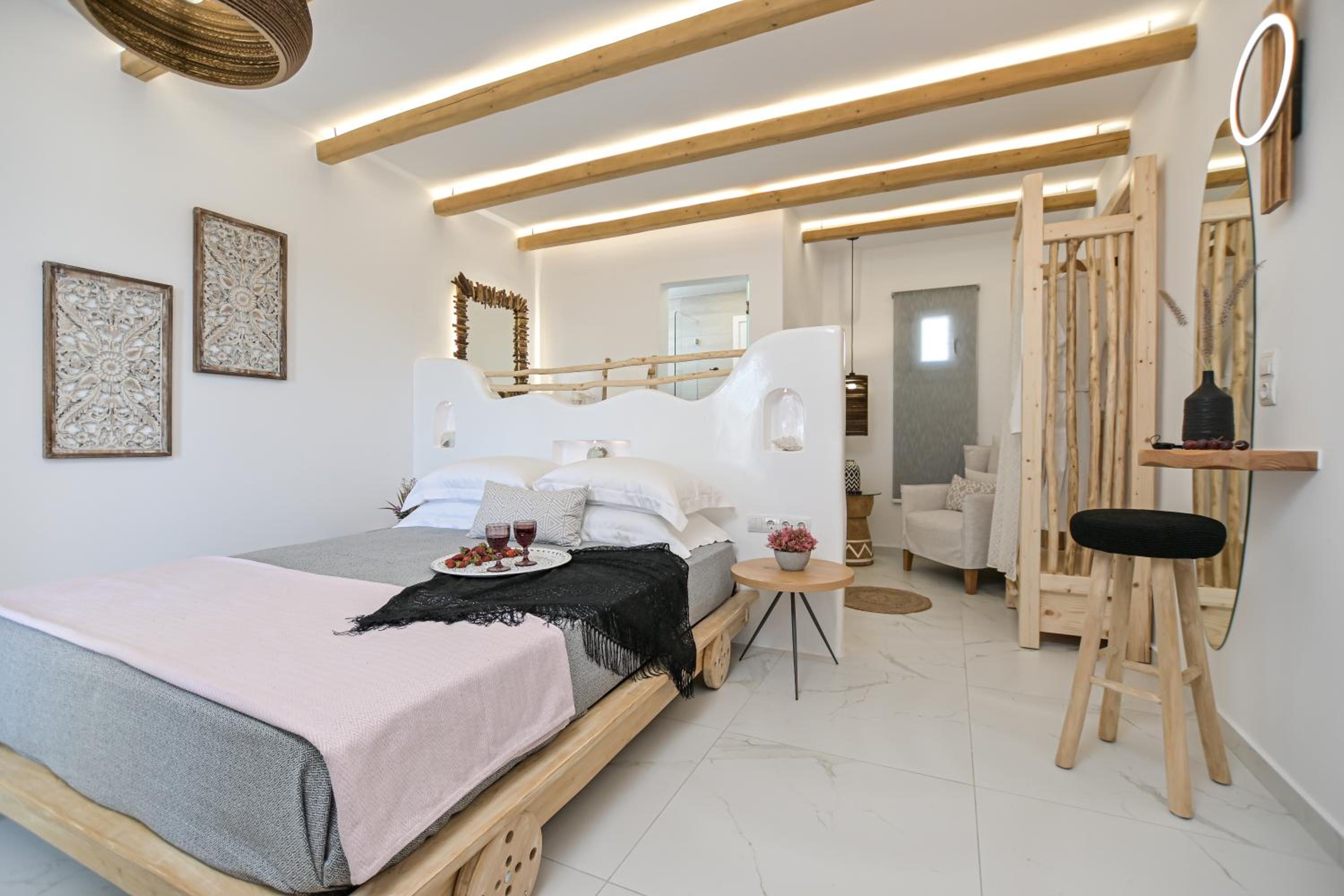 Alykes Studios & Suites