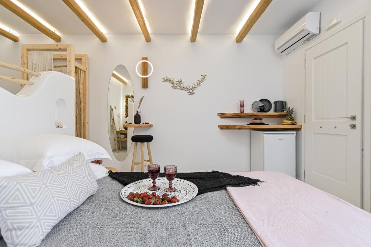 Alykes Studios & Suites