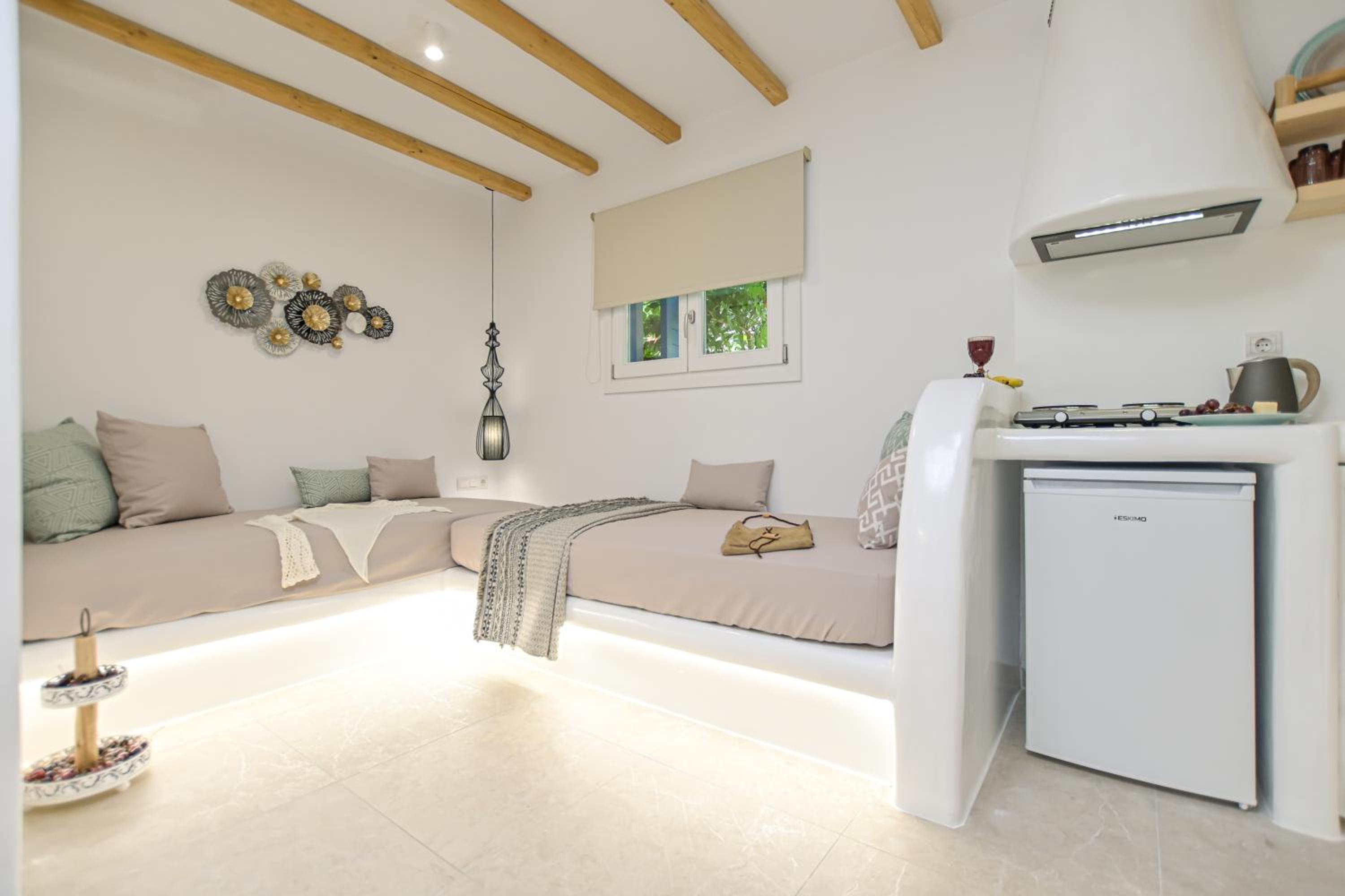 Alykes Studios & Suites
