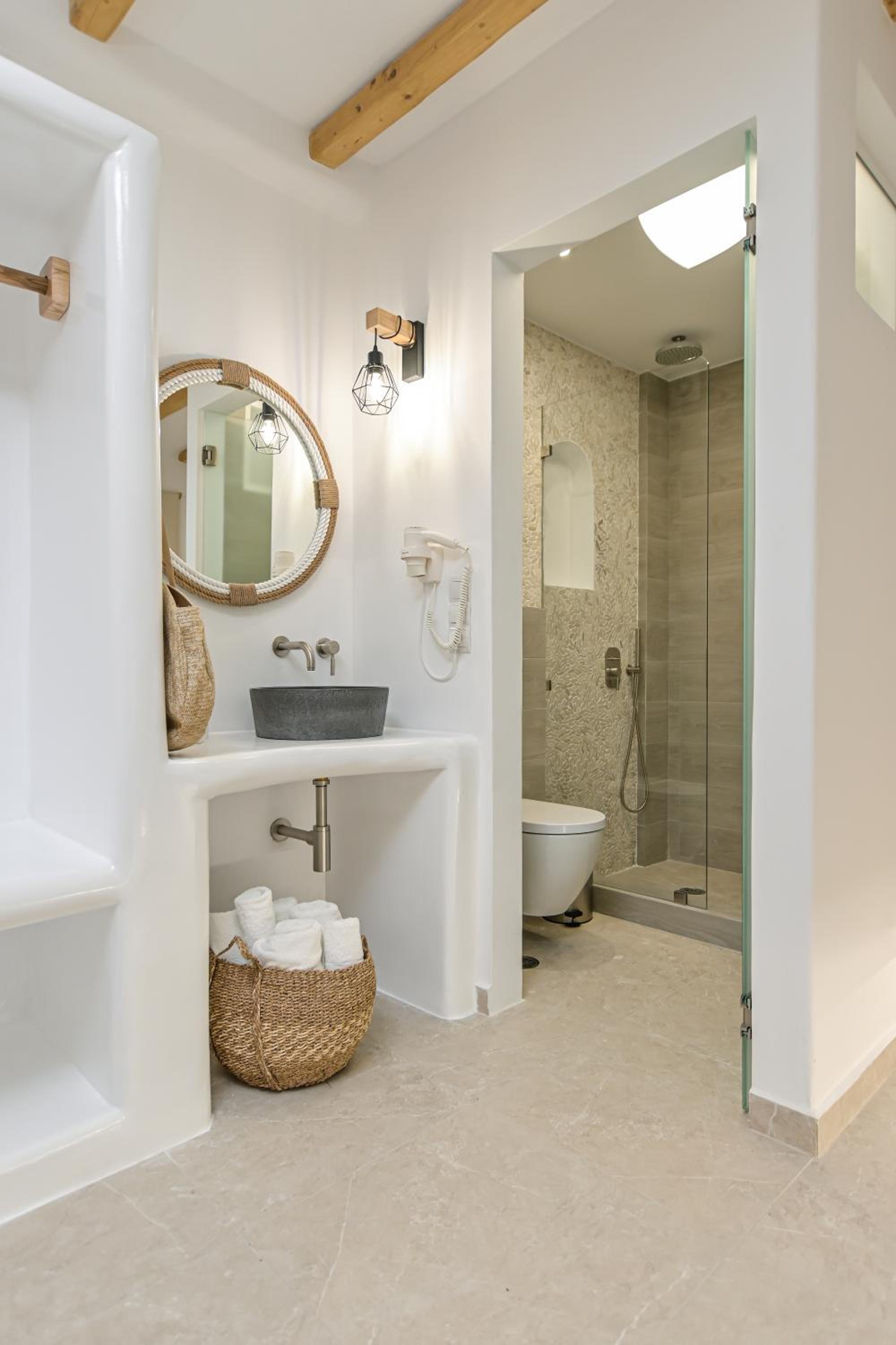 Alykes Studios & Suites