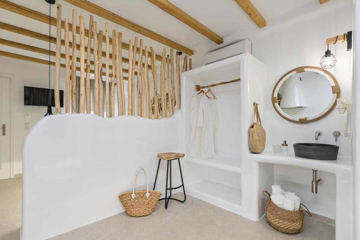 Alykes Studios & Suites