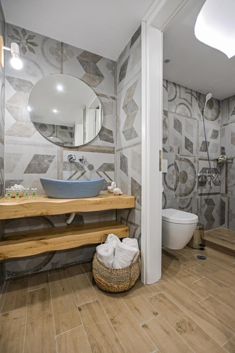 Alykes Studios & Suites