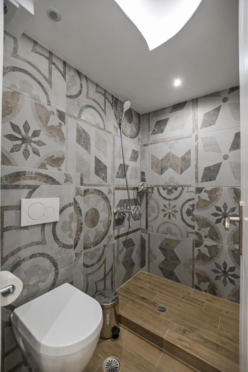 Alykes Studios & Suites