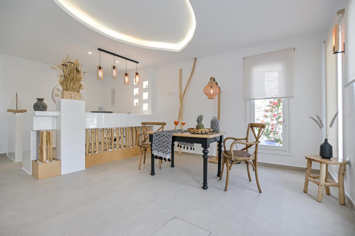 Alykes Studios & Suites