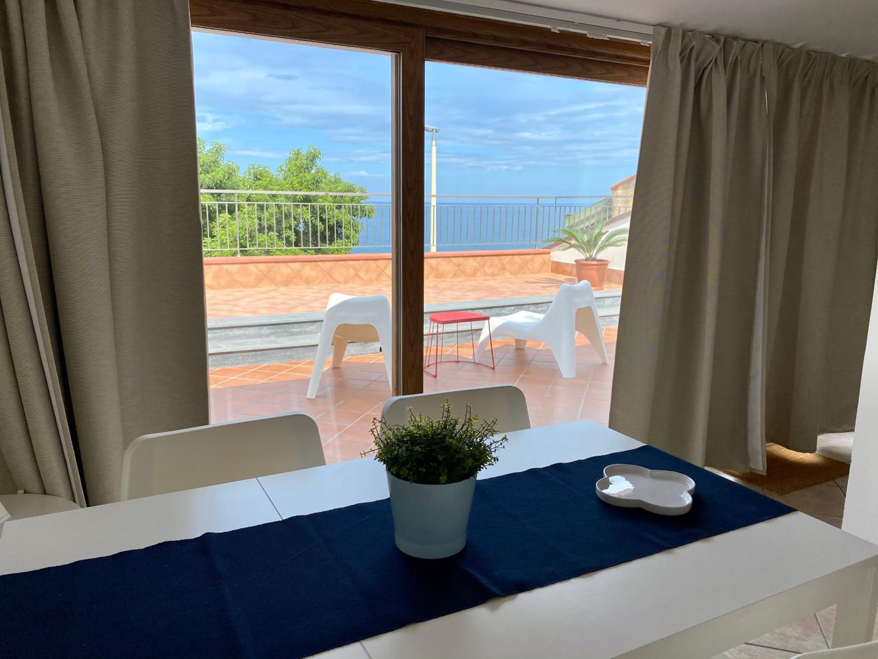 Torre Archirafi Vacanze en Riposto — balance & terrace