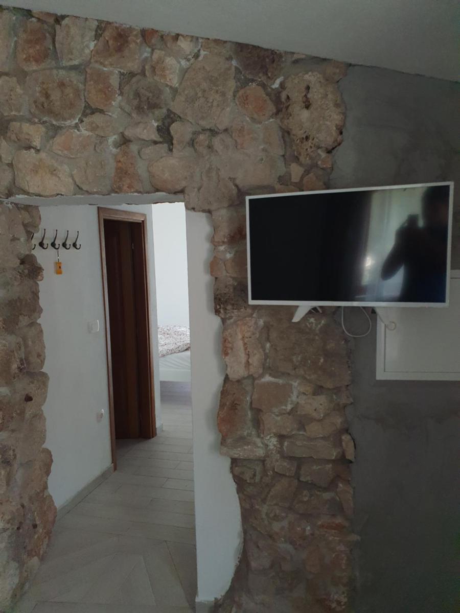 Villa Jerković-Secluded house with pool view 3