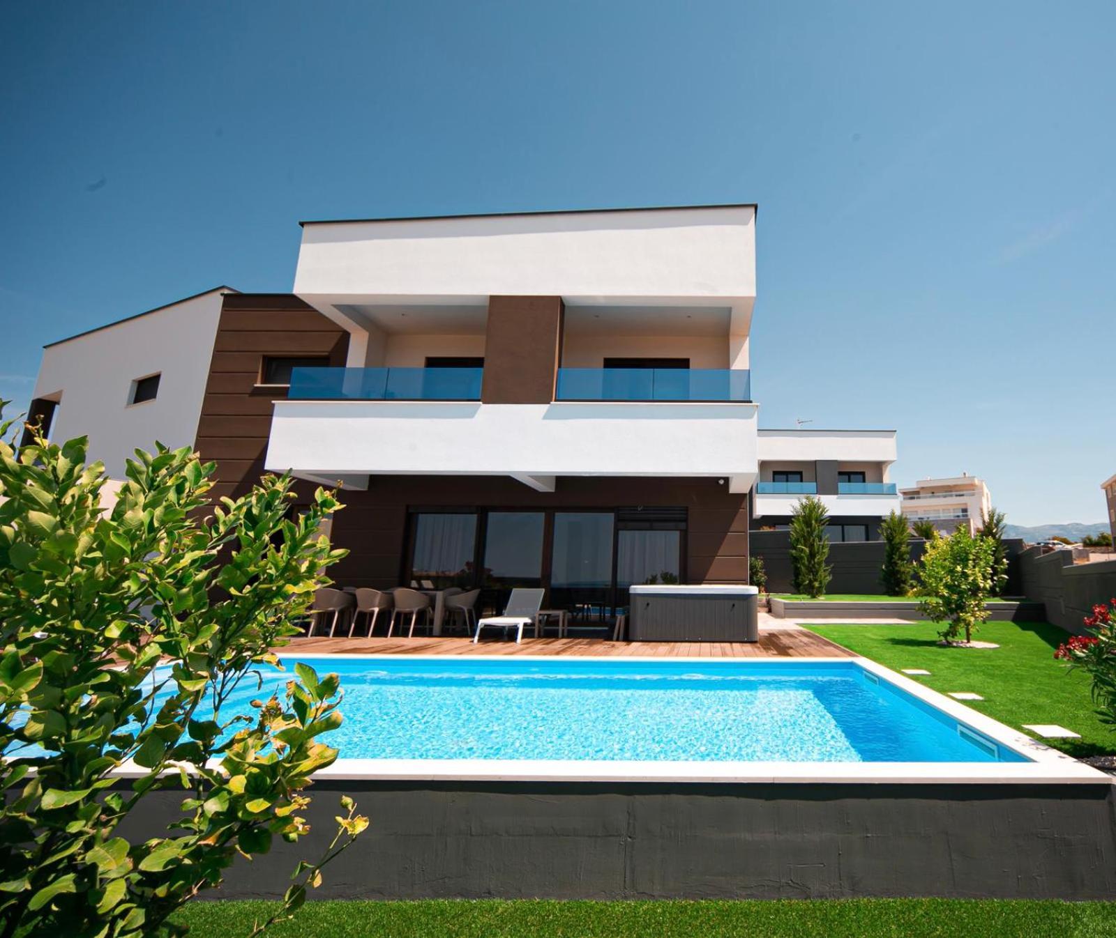 Villa Estate view 3