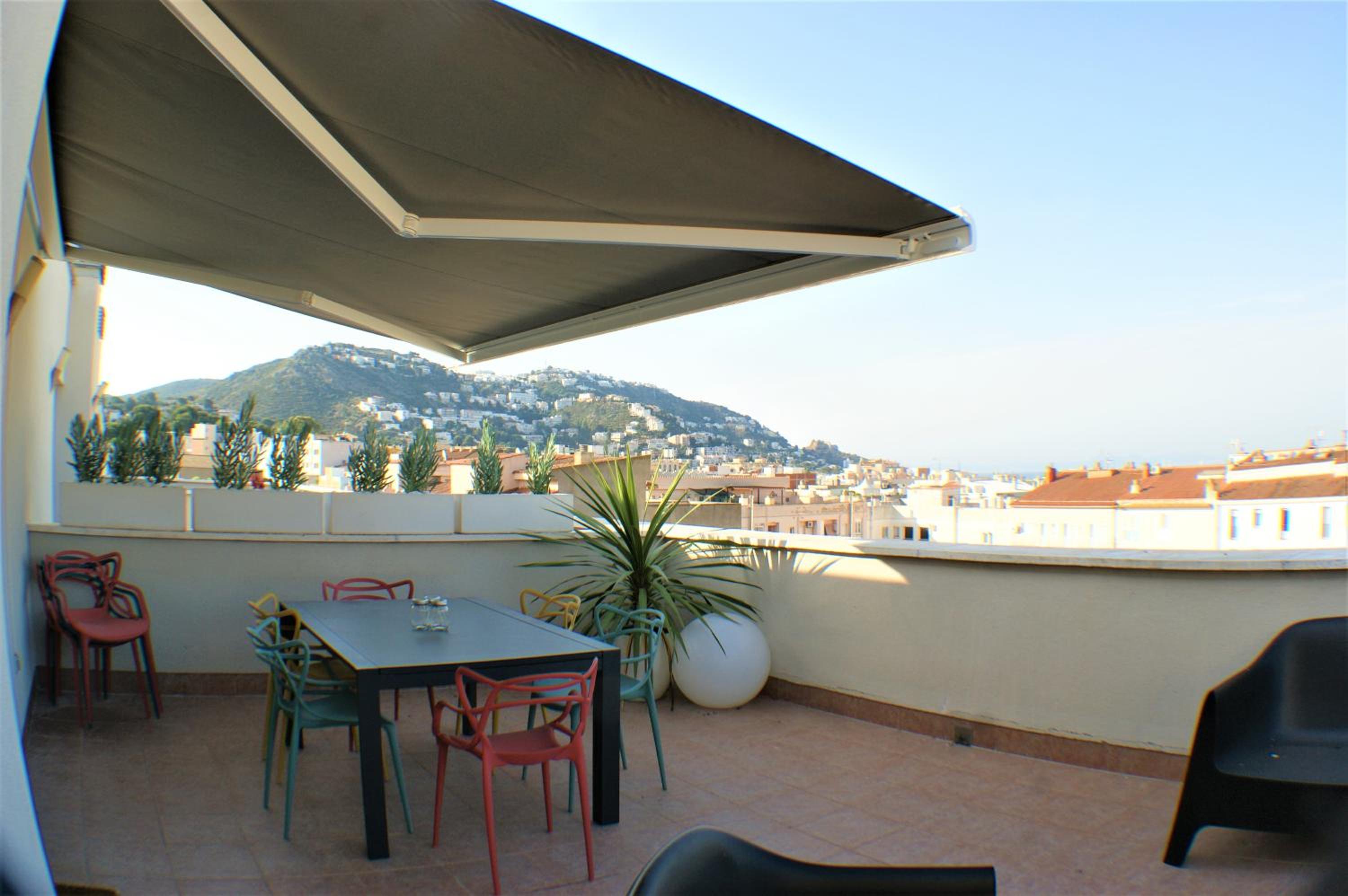 Atico-duplex moderno en en el centro de Roses view 5