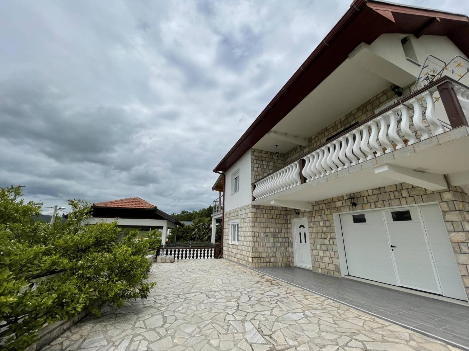 Sunny Apartment with swimming pool Stolac view 5