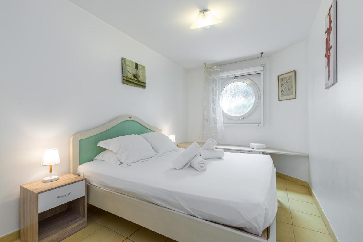 Nice 1 Bedroom downtown Carré d'Or with garage photo 3