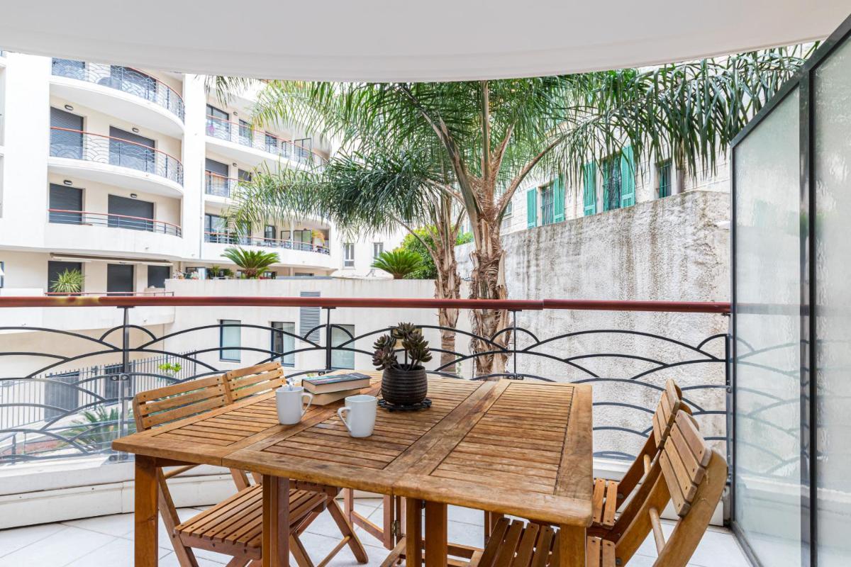 Nice 1 Bedroom downtown Carré d'Or with garage photo 2