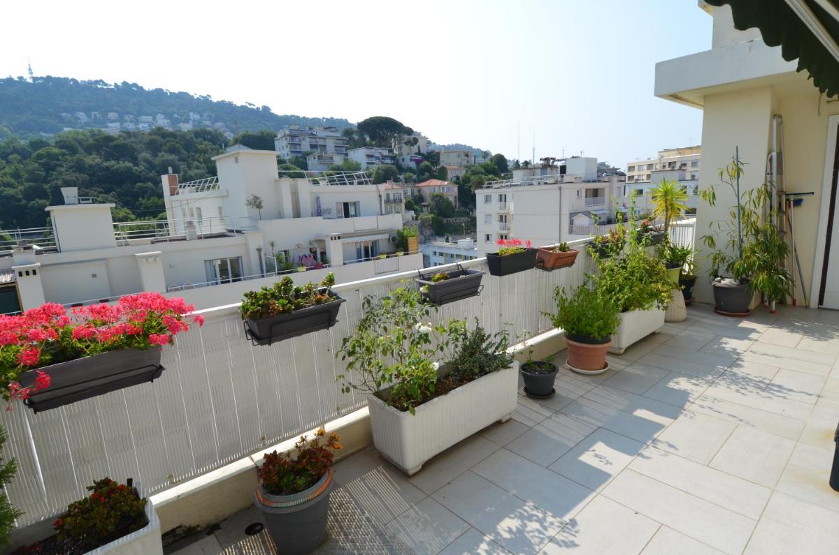Appartement 4 personnes avec terrasse et parking le port de Nice view 2