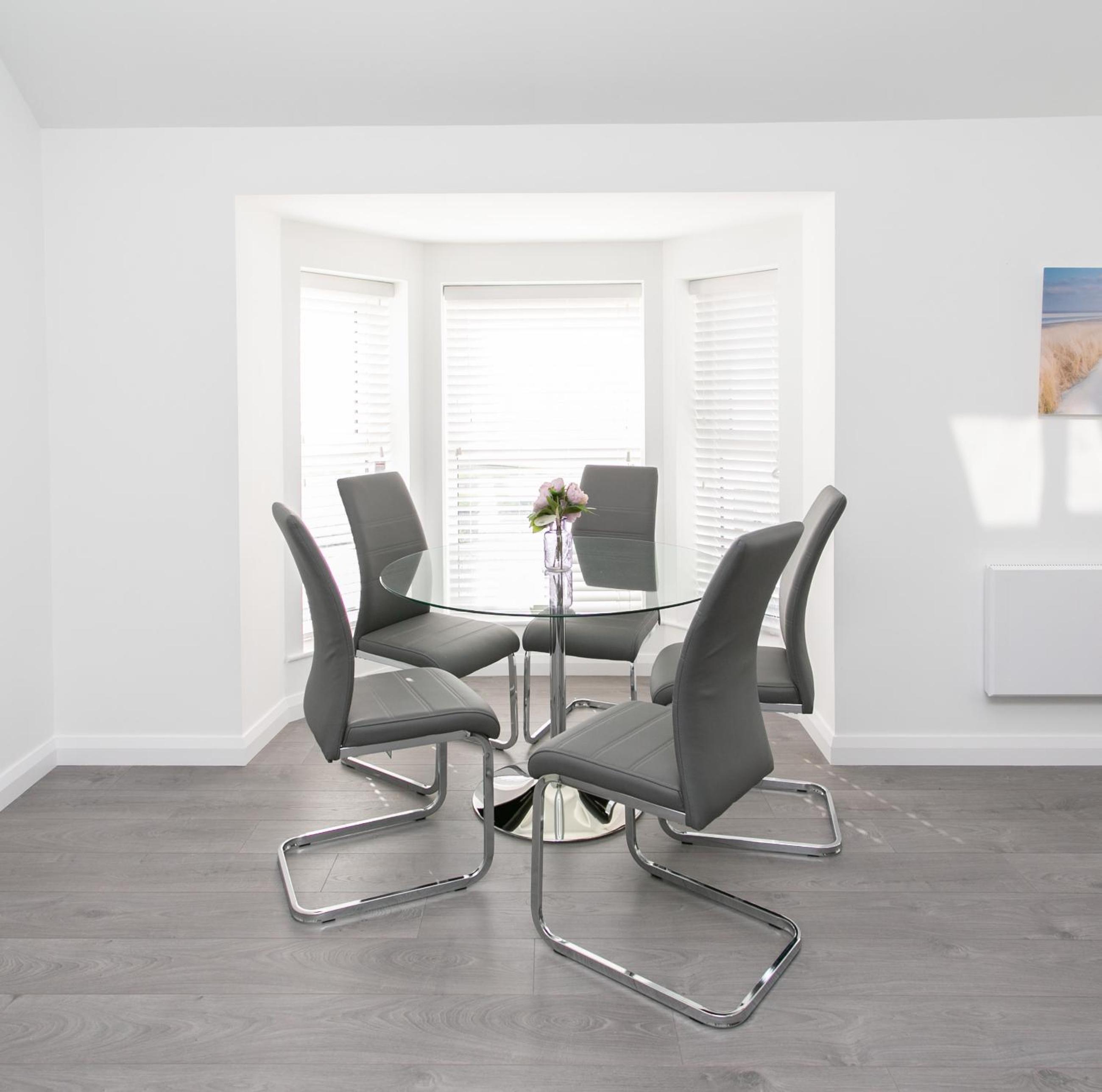 107 Eglinton Street view 4