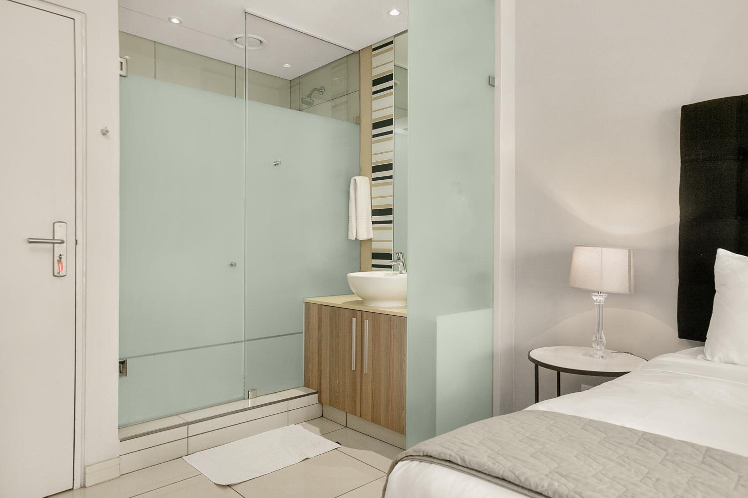 Easy Stay - The Tyrwhitt Rosebank