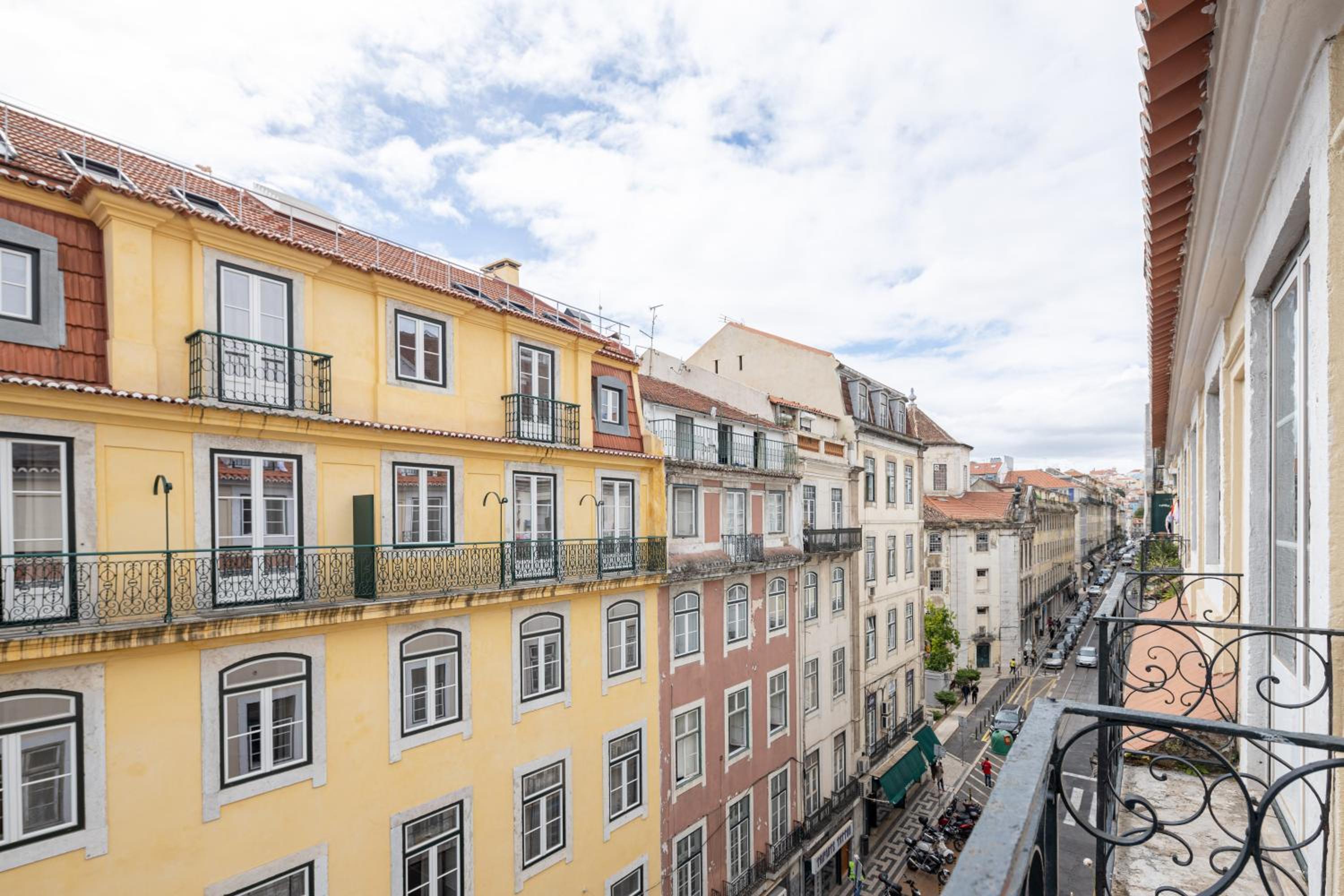 Fanqueiros 96 - BALCONY over Lisbon view 5