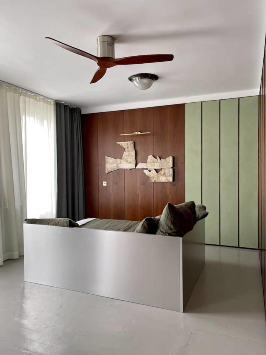 Bright & Modern Studio With Great Sun Exposure