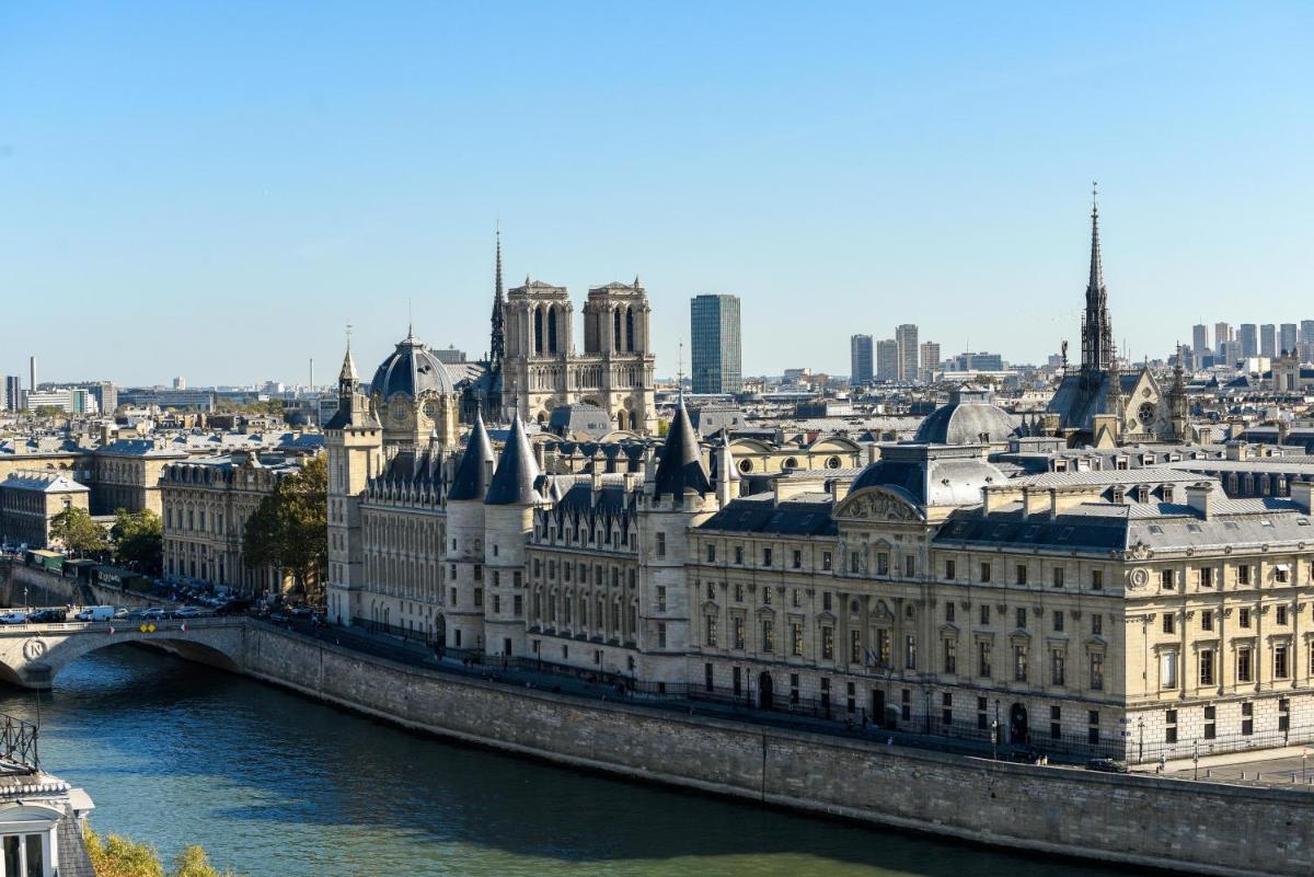 Cheval Blanc Paris 32