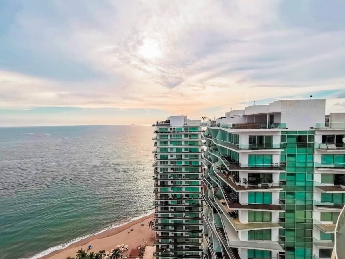 Icon Vallarta- PH rooftop with Jacuzzi!