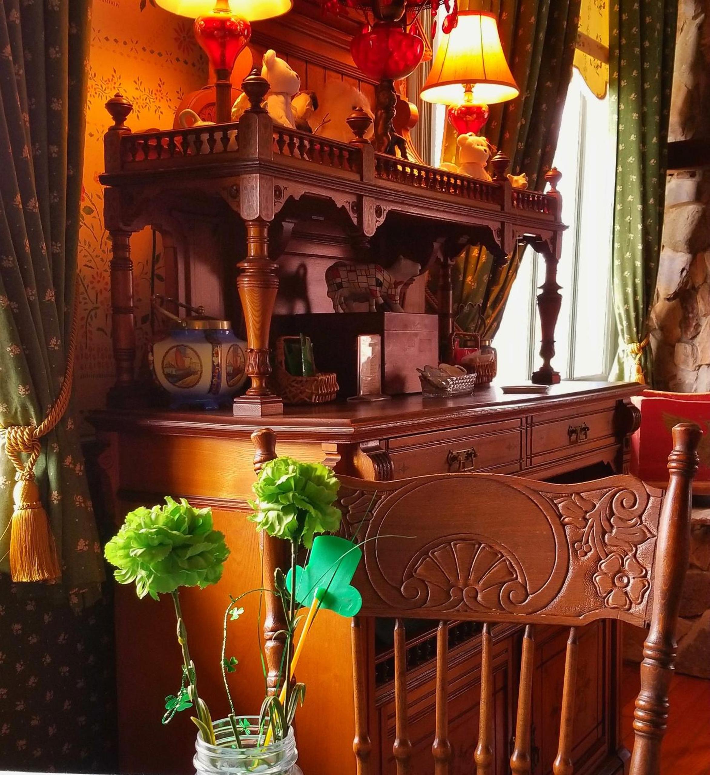 American River Inn