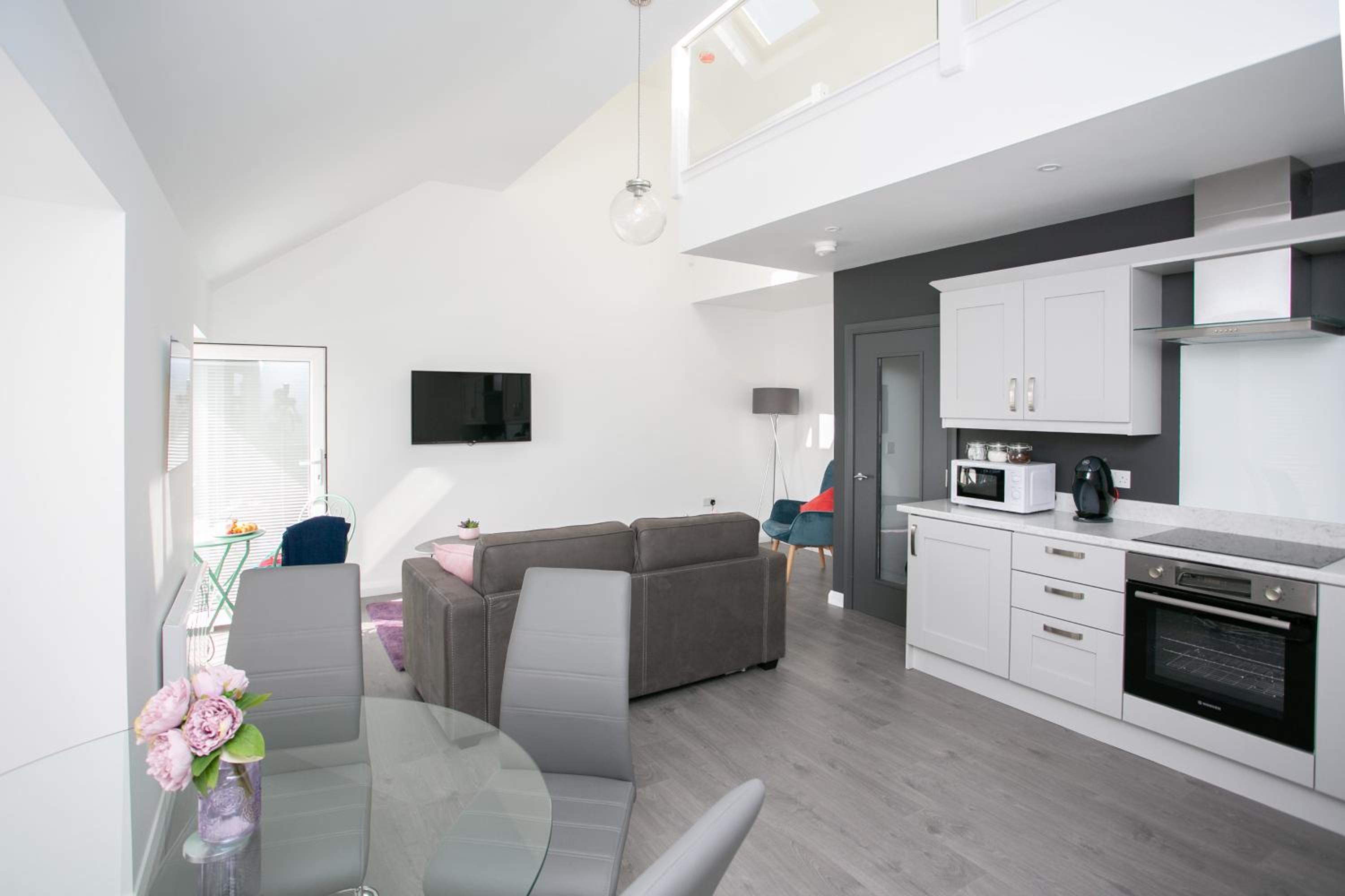 107 Eglinton Street view 3