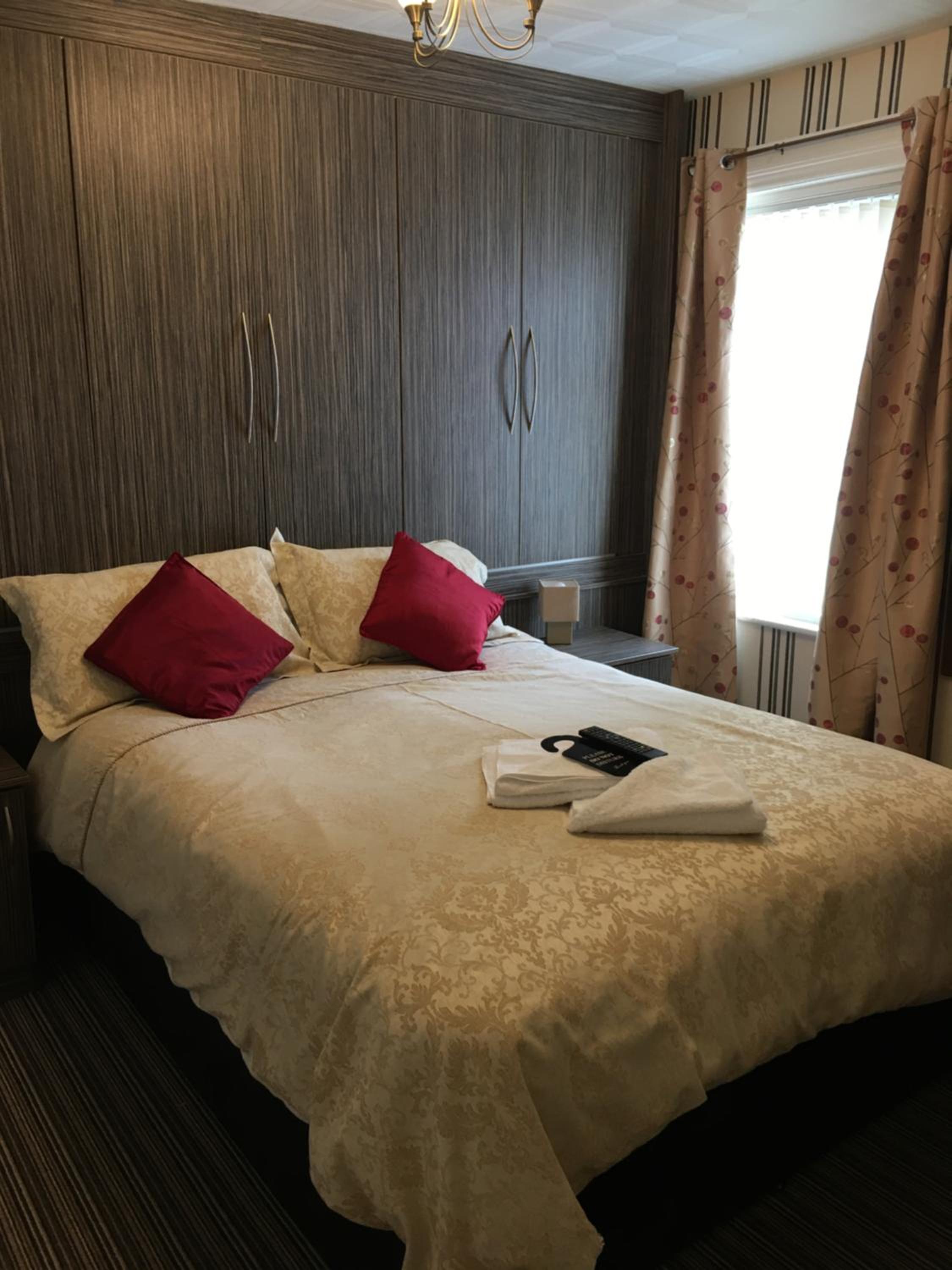 Glenheath Hotel