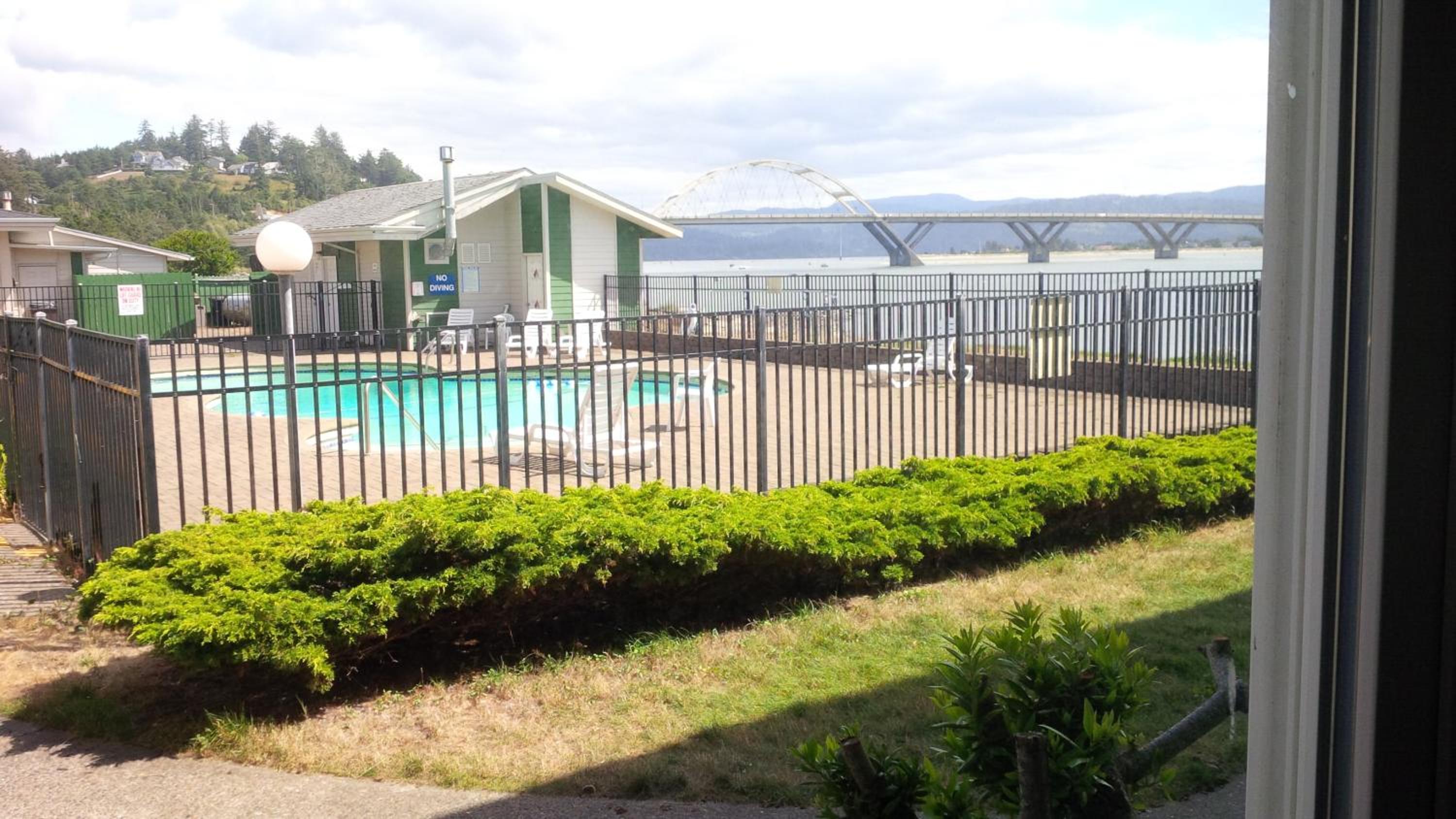 Waldport Bayfront Hotel & Restaurant view 4