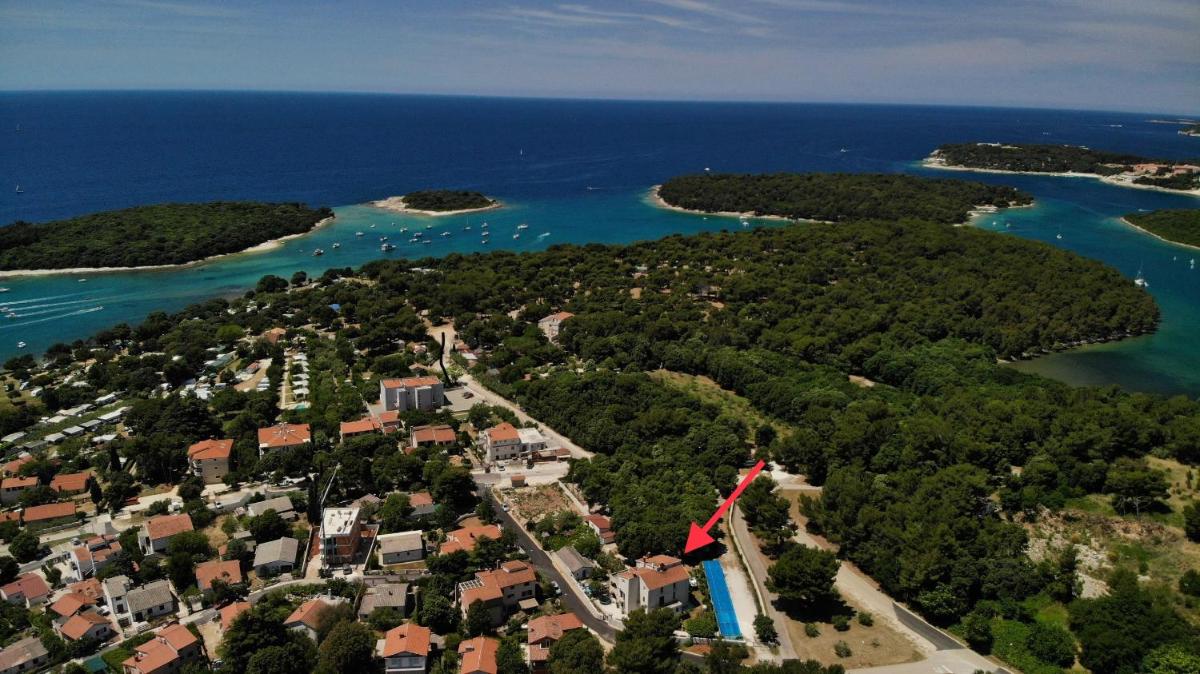 Predivan novouređeni apartman u blizini mora view 2