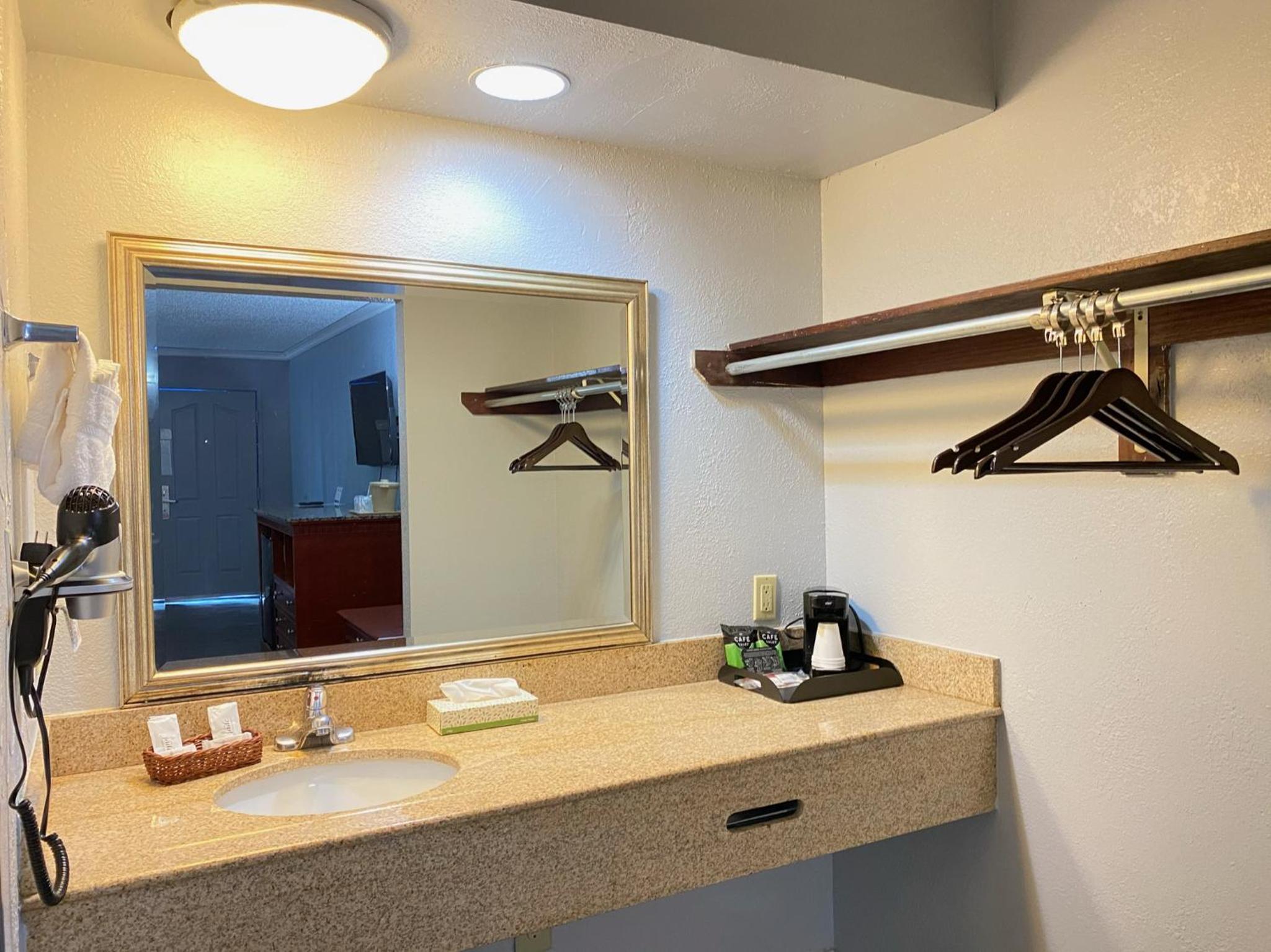 Quarters Inn Suites - Property Image 8