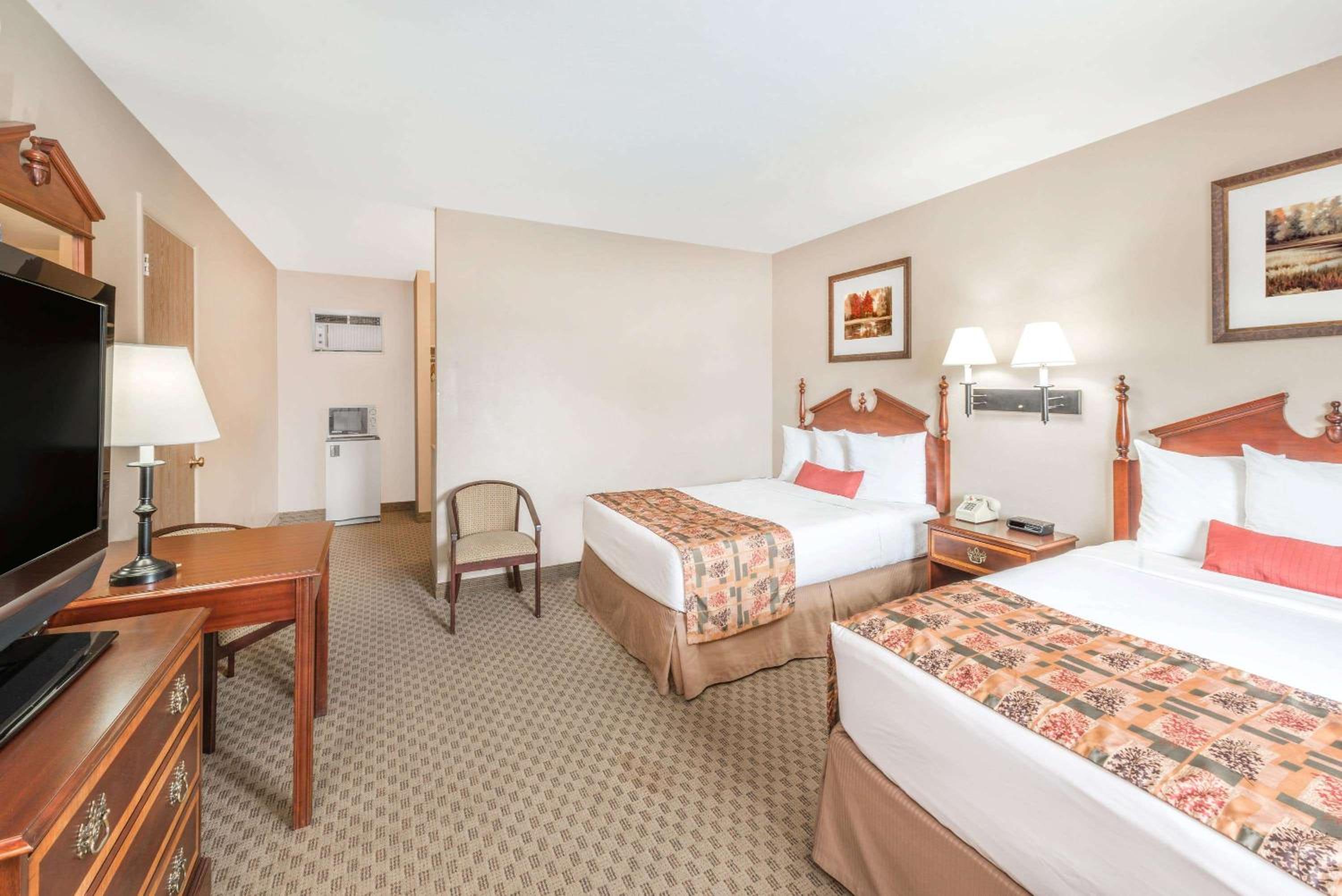 Show Low Vacations - Days Inn by Wyndham Show Low - Property Image 3