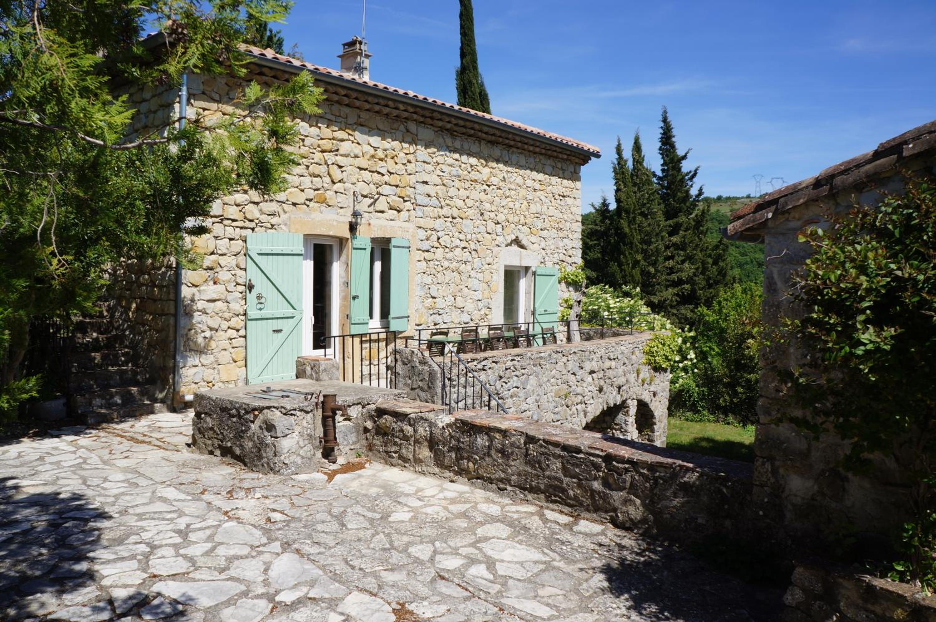 Le Mas de Baraud view 2