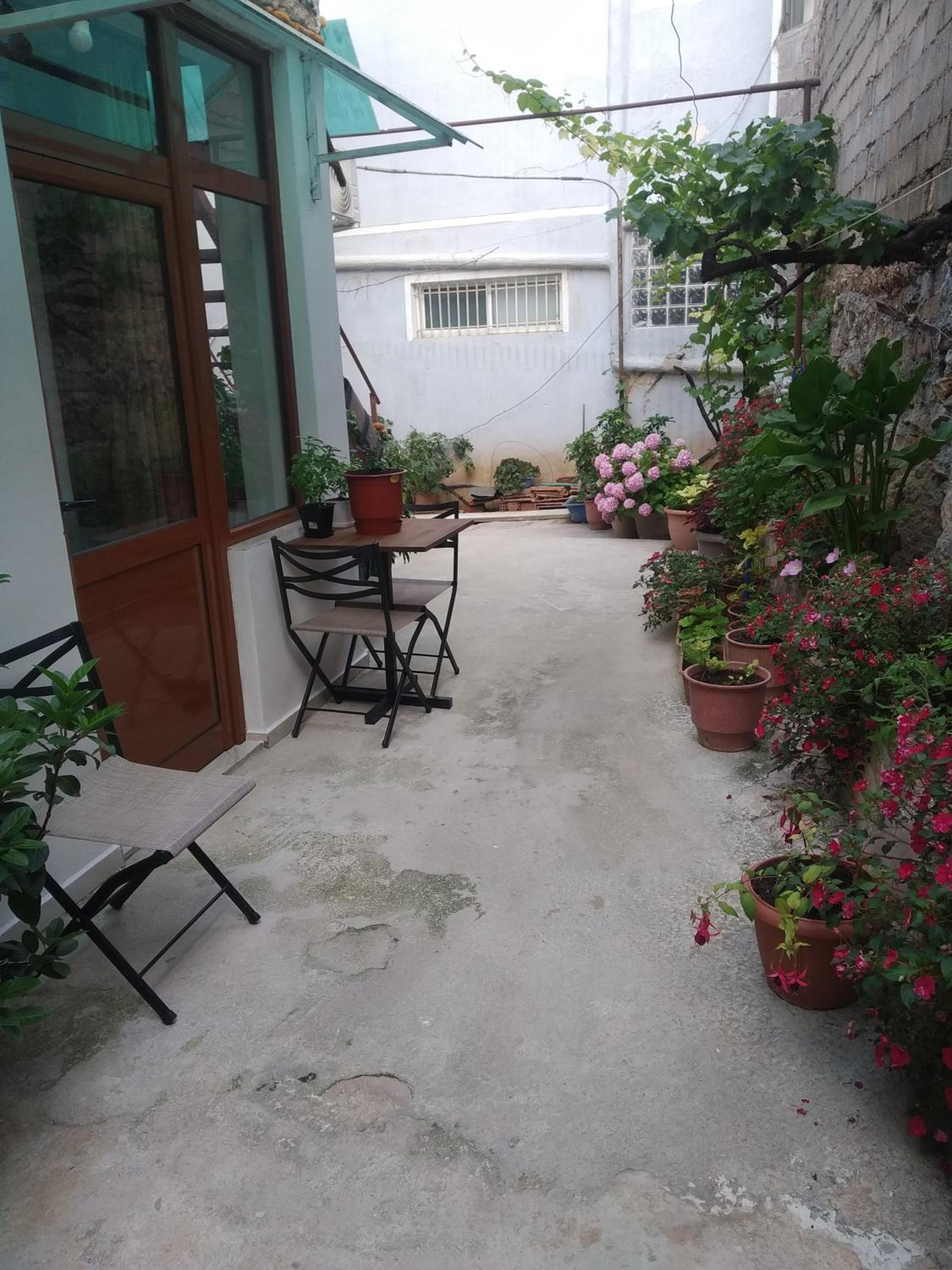 Isufi Guest Houses