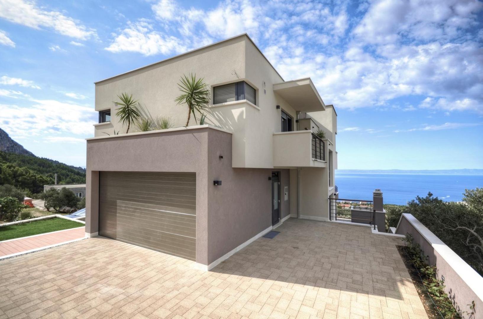 Villa View a luxury villa in Makarska, heated private pool, jacuzzi, gym view 3