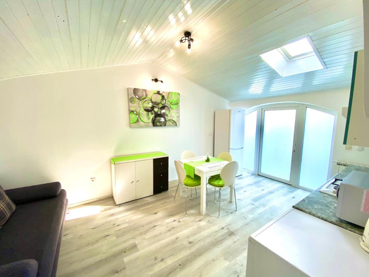 SANJA - with a large covered terrace and pool view 5