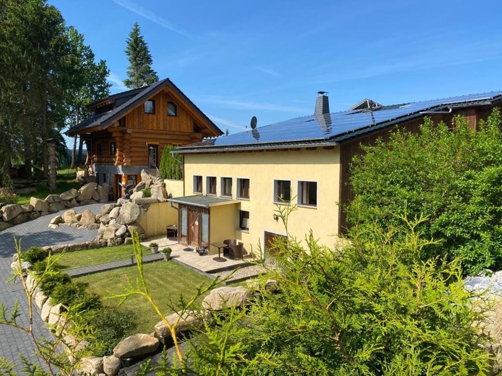 Naturstammhaus und Appartements Zum Brockenbaecker