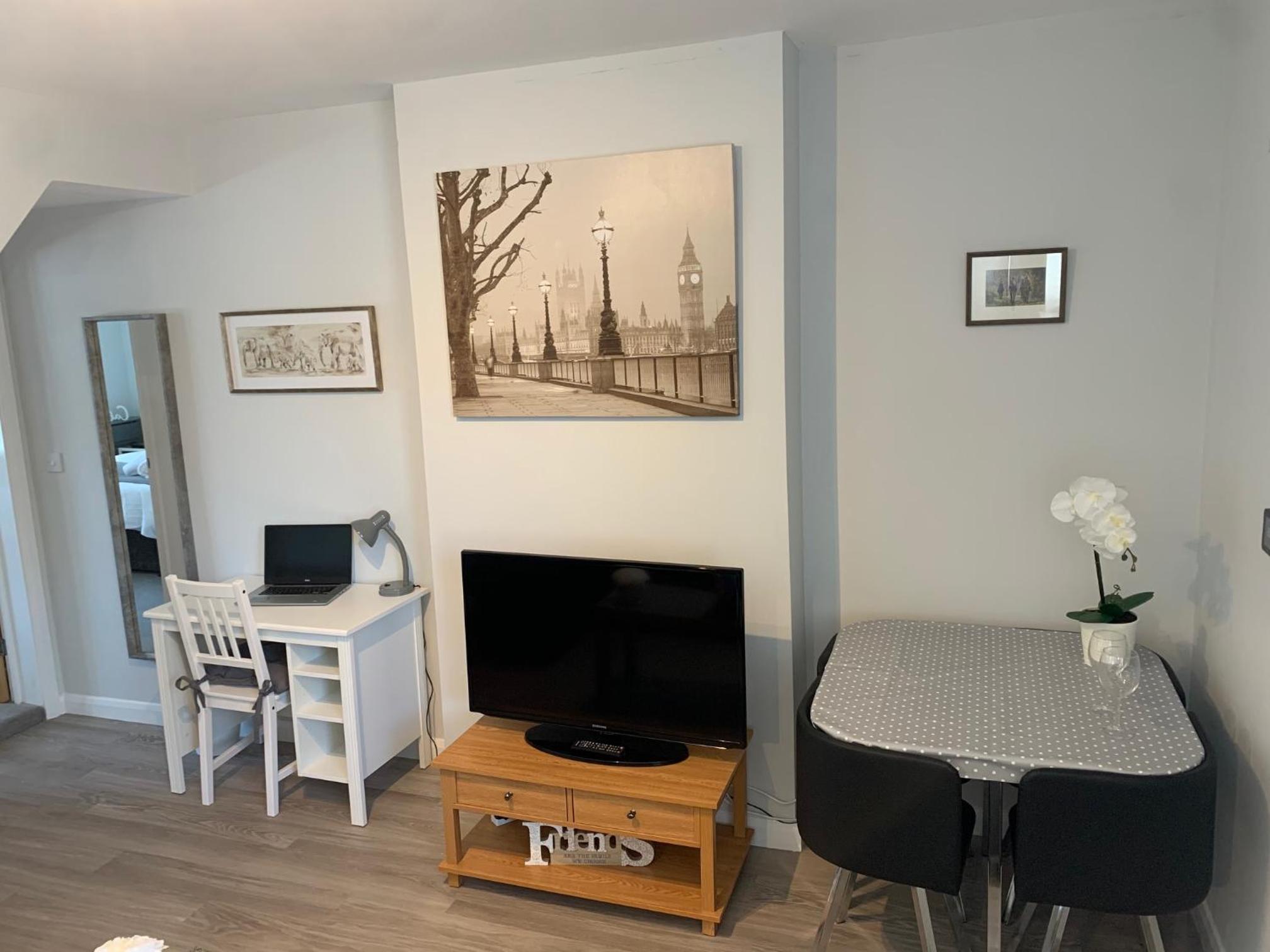 Newmarket Vacations - Eclipse Apartment No 3 - Property Image 3