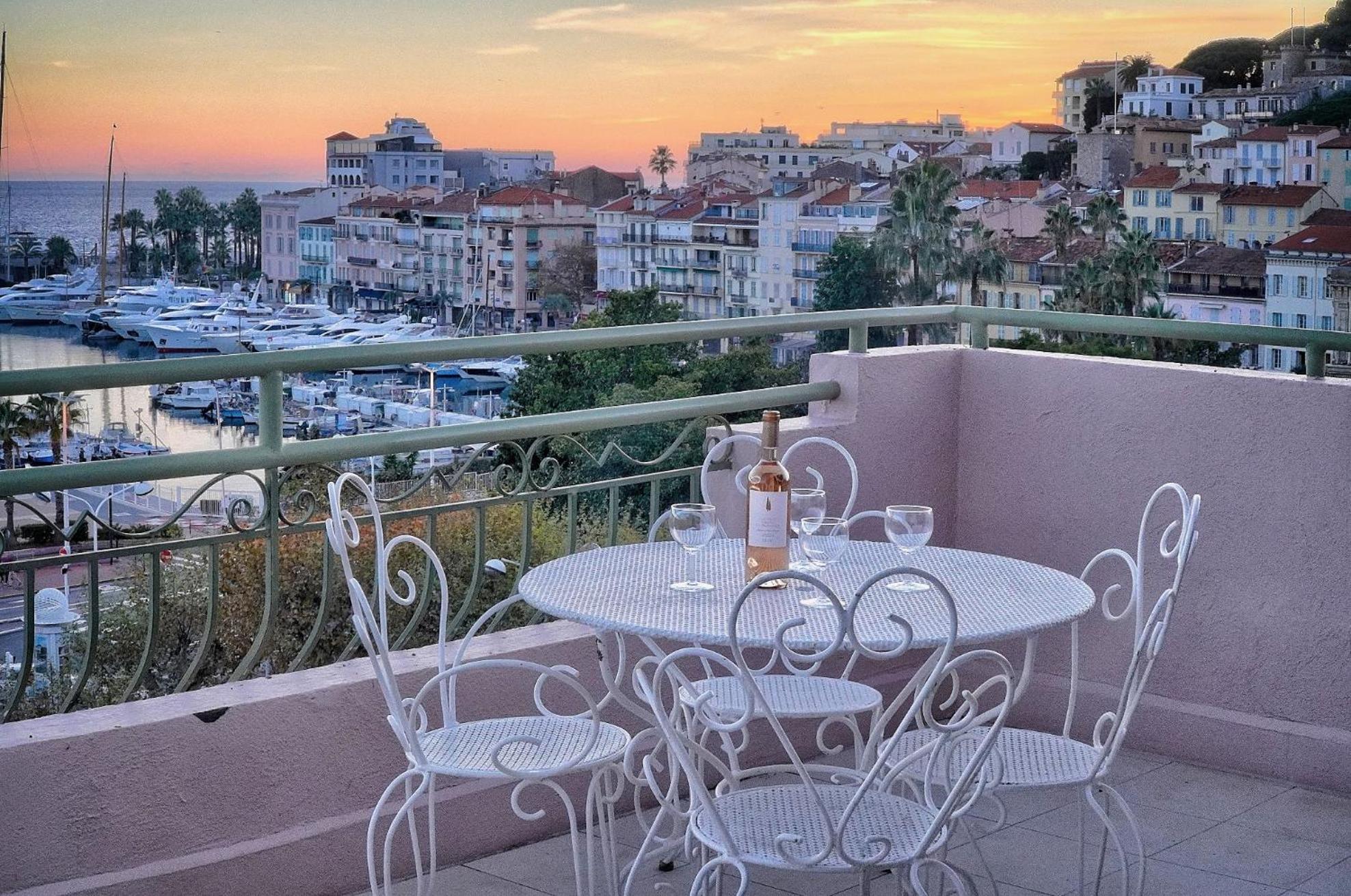 SUPERBE DUPLEX IDEALEMENT SITUE PROCHE PLAGES AVEC GRANDE TERRASSE VUE PORT !l A1B59 photo 2