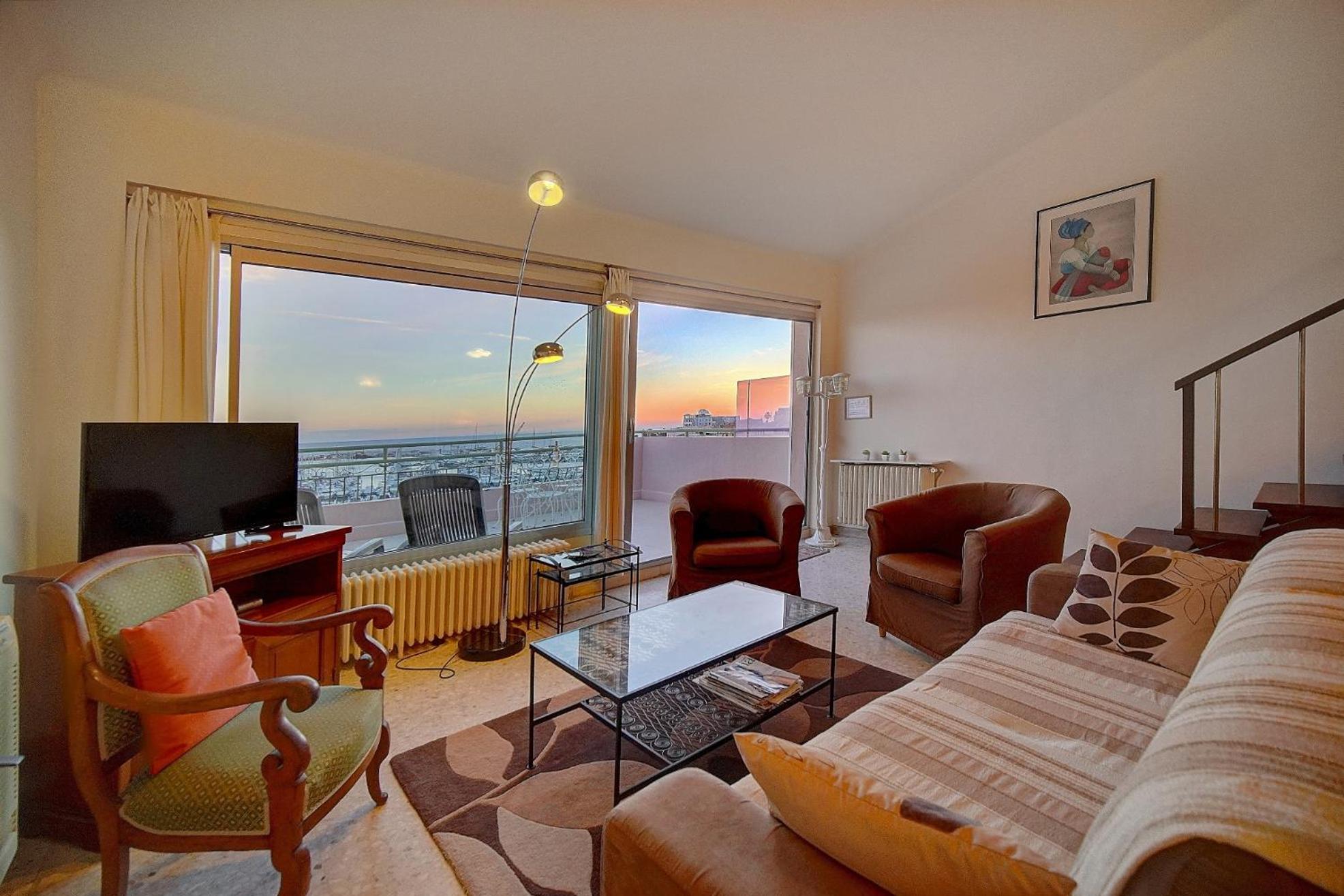 SUPERBE DUPLEX IDEALEMENT SITUE PROCHE PLAGES AVEC GRANDE TERRASSE VUE PORT !l A1B59 photo 5