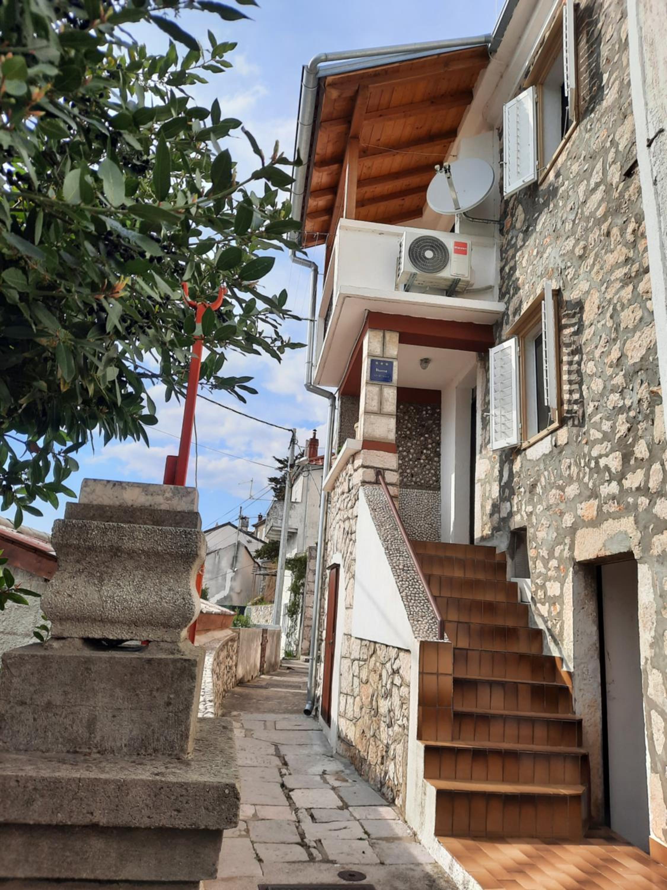 Romantic coastal house in old town of Novi Vinodolski view 3
