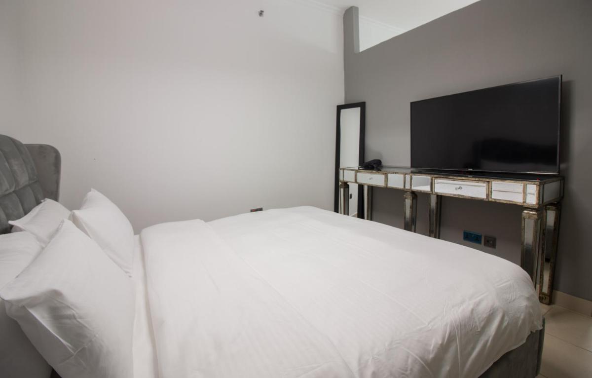 Luxury studio at Downtown! Full Burj Khalifa View! Burj Views L