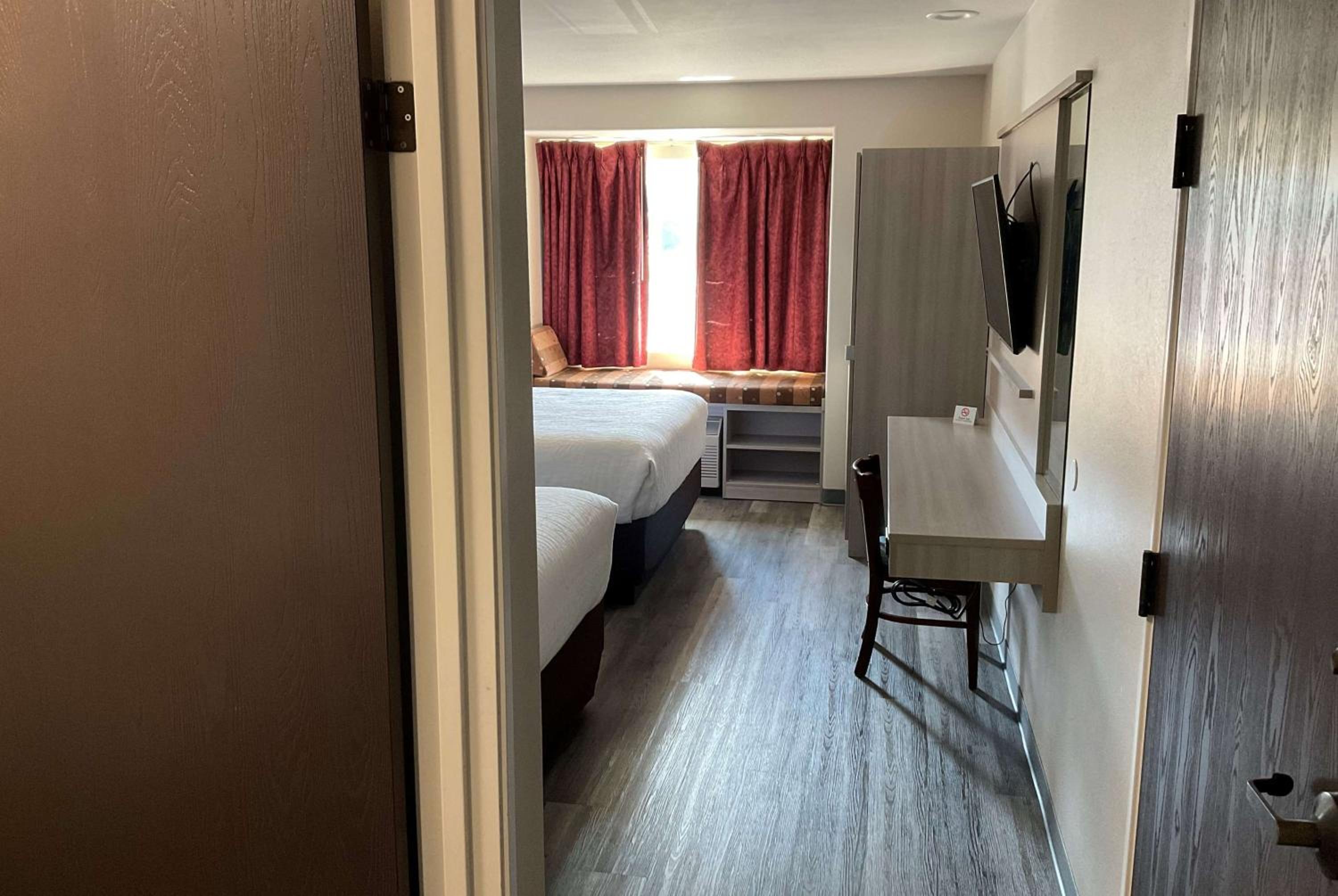 Microtel Inn and Suites Clarksville view 3