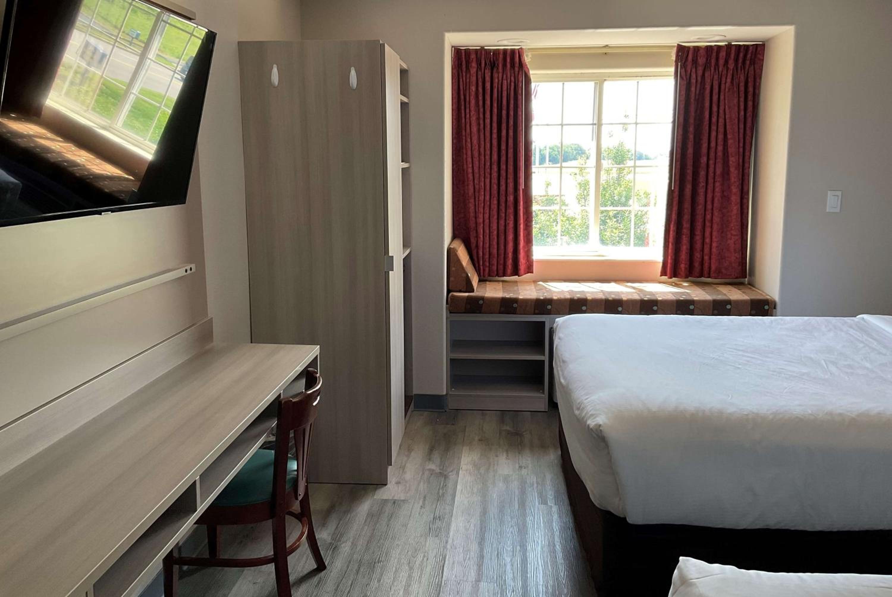 Microtel Inn and Suites Clarksville view 2