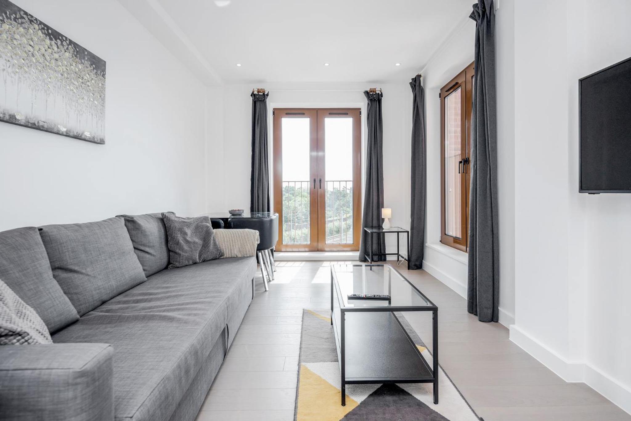 Deluxe 2 Bedroom St Albans Apartment - Free WiFi view 4