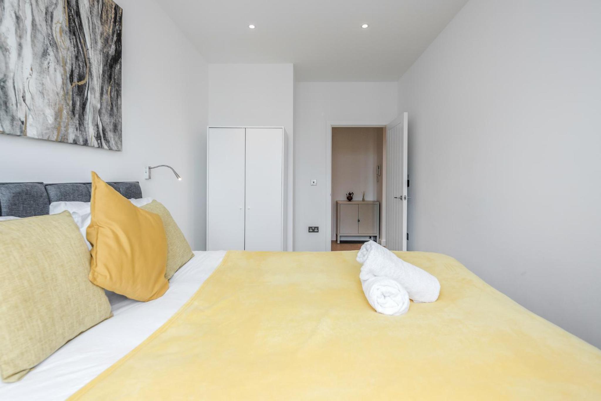 Deluxe 2 Bedroom St Albans Apartment - Free WiFi view 5